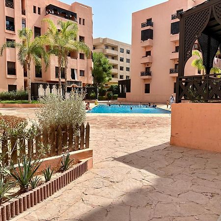 Oasis De Detente Avec Terrasse Et Vue Sur Piscine Marrakesh Bagian luar foto