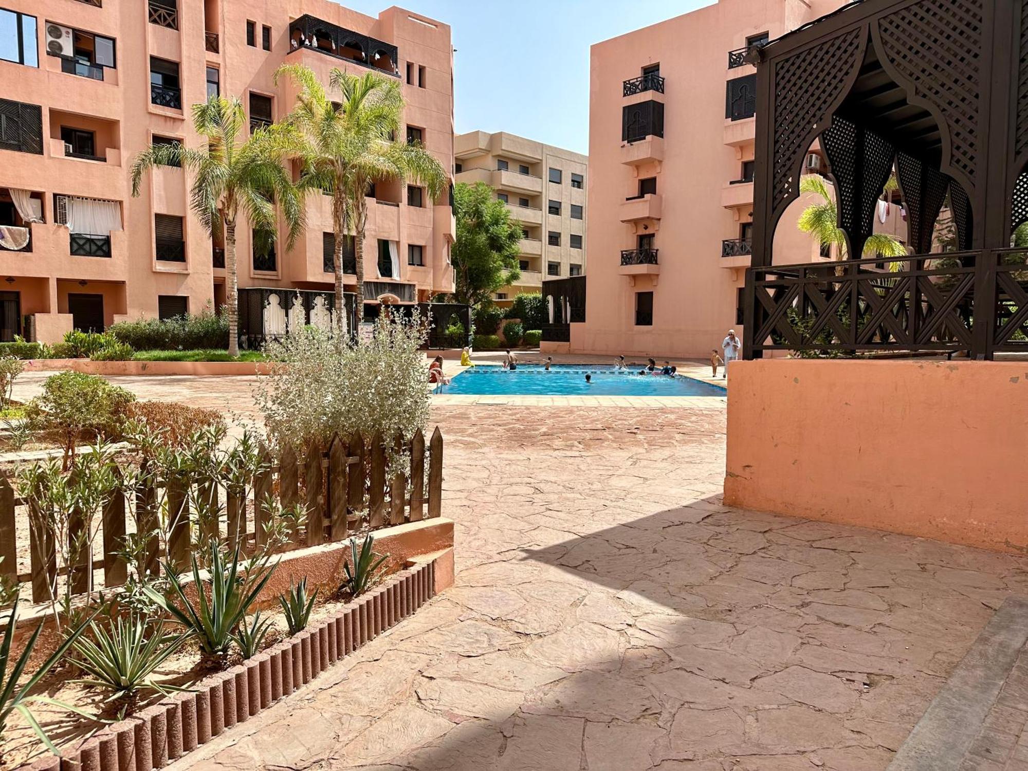 Oasis De Detente Avec Terrasse Et Vue Sur Piscine Marrakesh Bagian luar foto