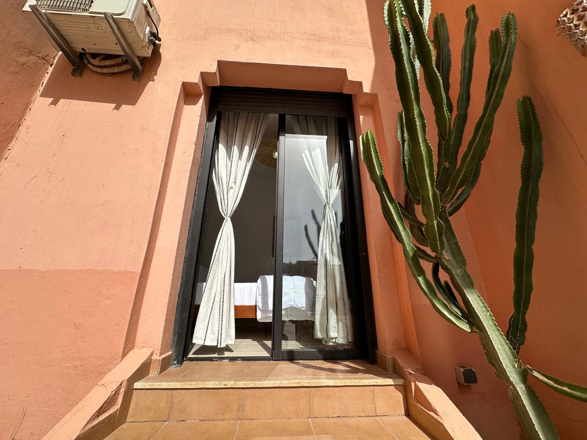 Oasis De Detente Avec Terrasse Et Vue Sur Piscine Marrakesh Bagian luar foto