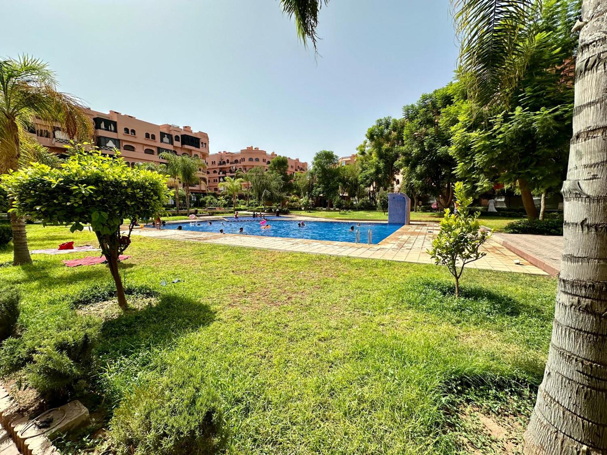 Oasis De Detente Avec Terrasse Et Vue Sur Piscine Marrakesh Bagian luar foto