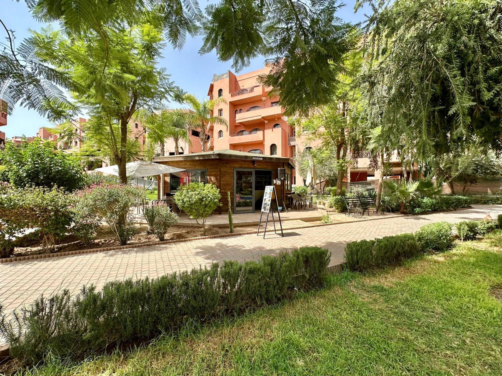 Oasis De Detente Avec Terrasse Et Vue Sur Piscine Marrakesh Bagian luar foto