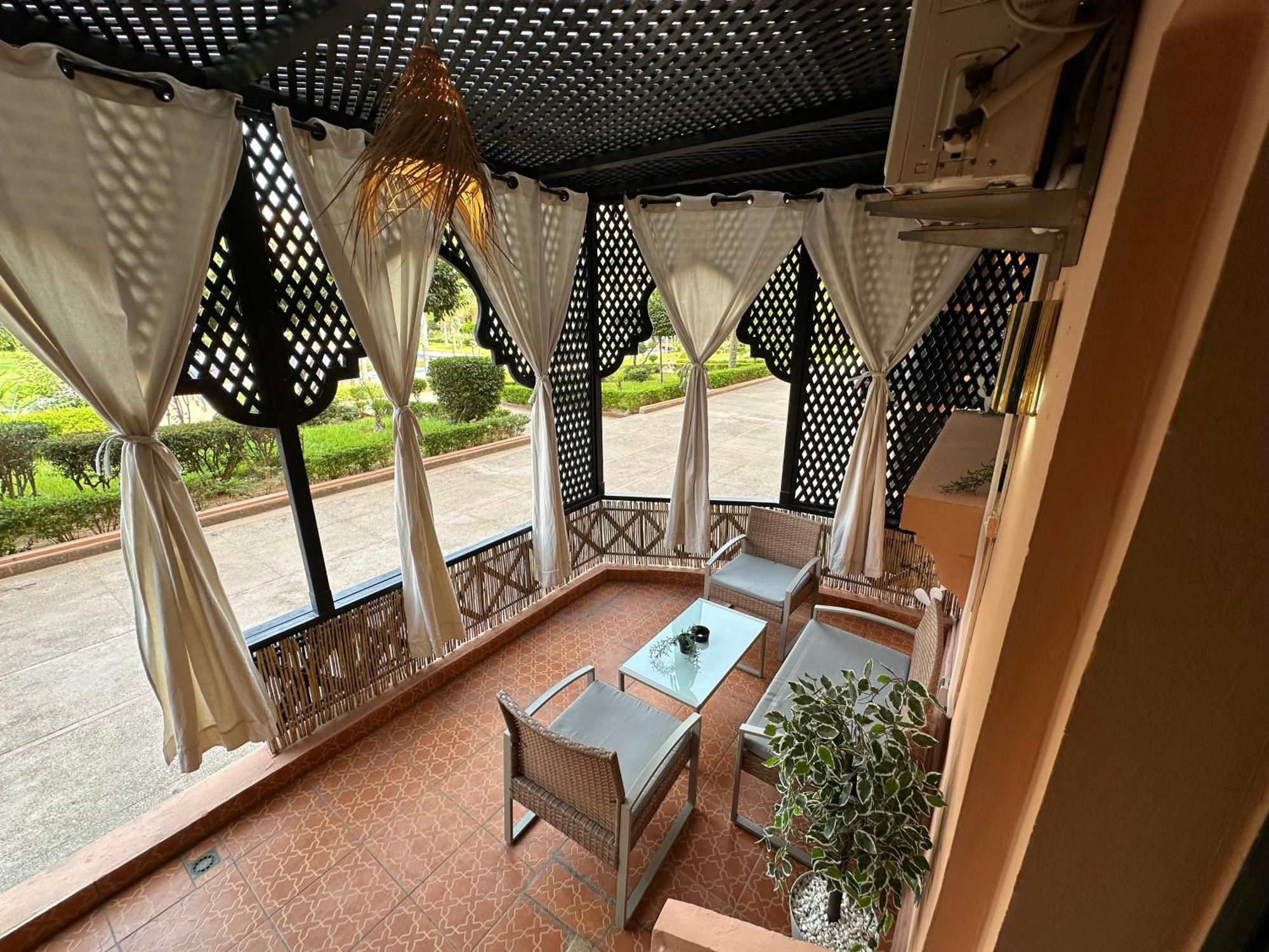 Oasis De Detente Avec Terrasse Et Vue Sur Piscine Marrakesh Bagian luar foto