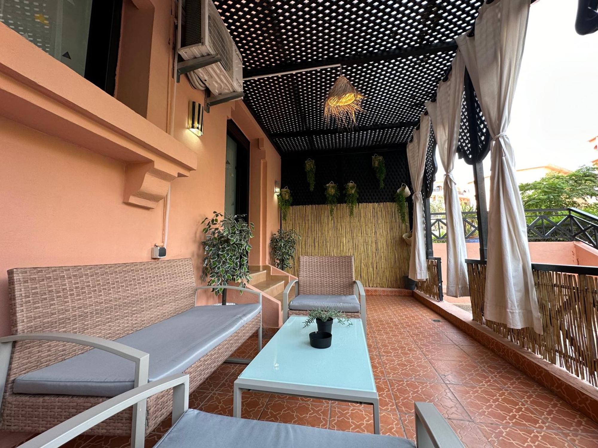 Oasis De Detente Avec Terrasse Et Vue Sur Piscine Marrakesh Bagian luar foto