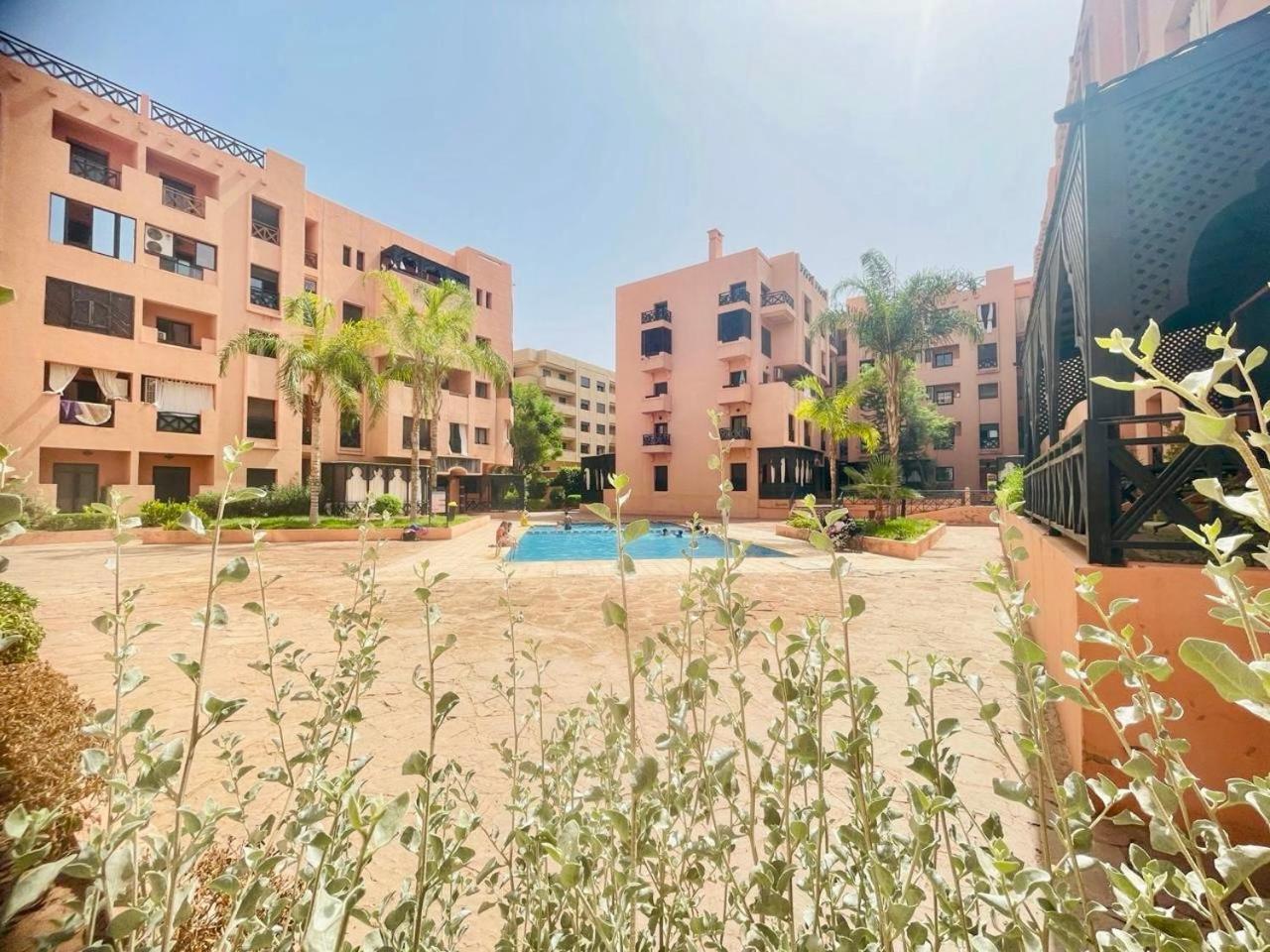 Oasis De Detente Avec Terrasse Et Vue Sur Piscine Marrakesh Bagian luar foto