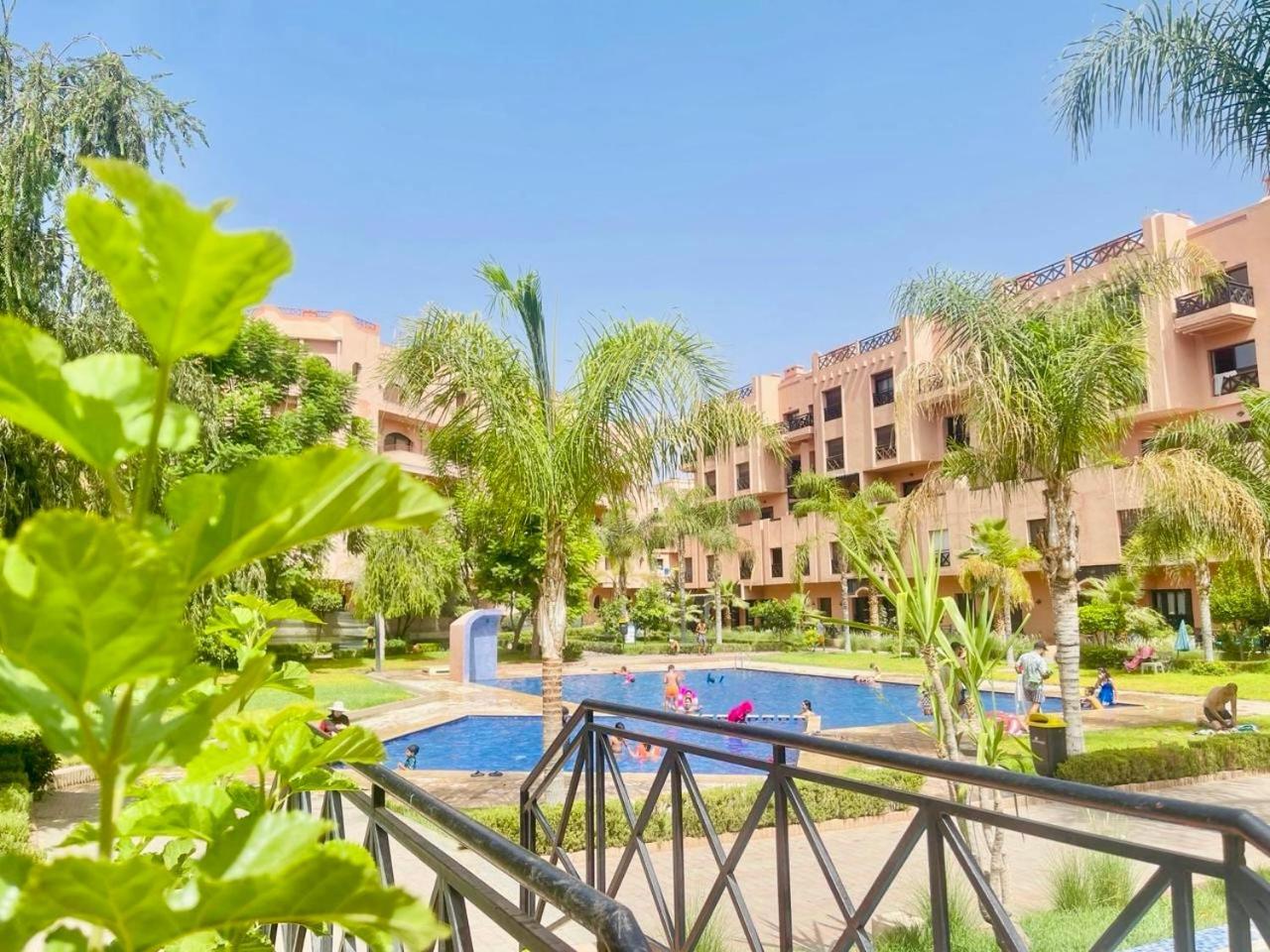 Oasis De Detente Avec Terrasse Et Vue Sur Piscine Marrakesh Bagian luar foto