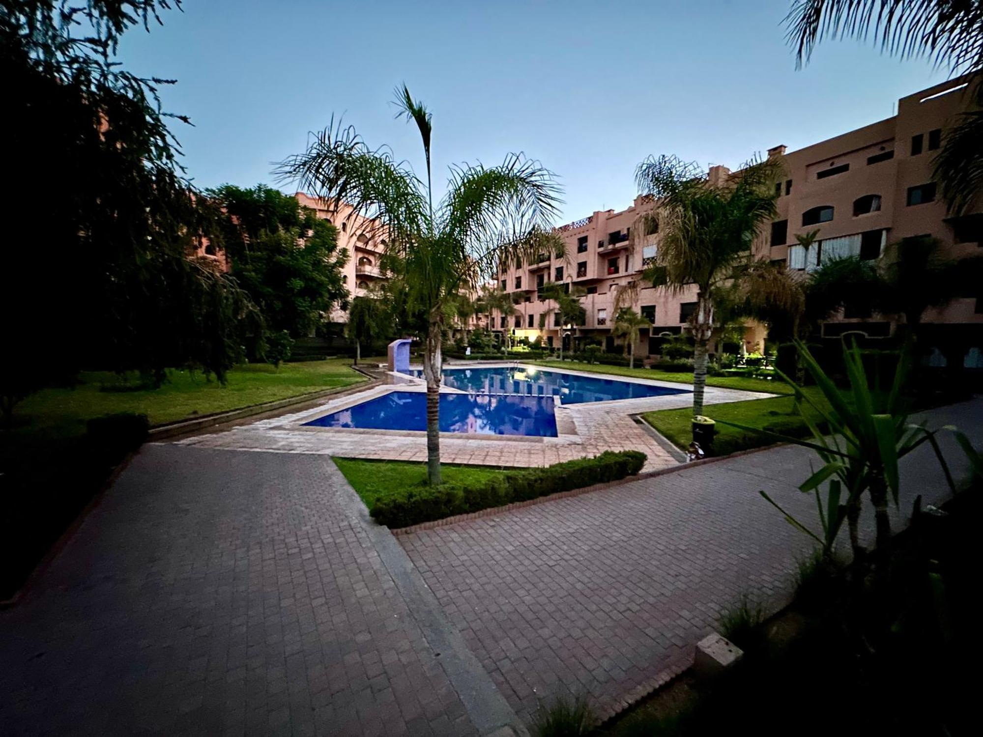 Oasis De Detente Avec Terrasse Et Vue Sur Piscine Marrakesh Bagian luar foto