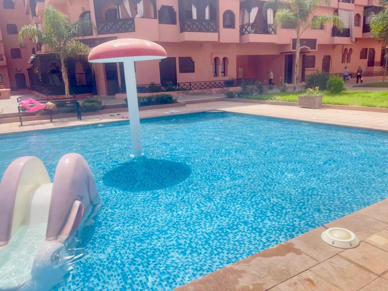 Oasis De Detente Avec Terrasse Et Vue Sur Piscine Marrakesh Bagian luar foto